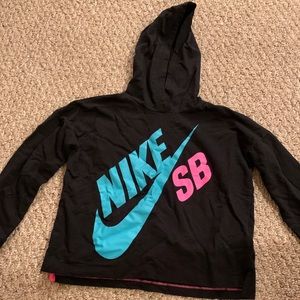 Girls medium cropped nike hoodie